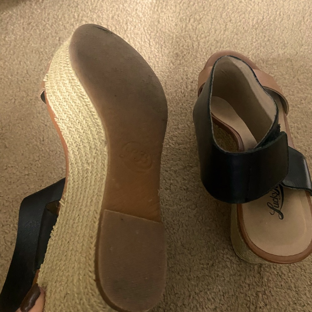 Lucky brand women’s size 9 wedge sandals